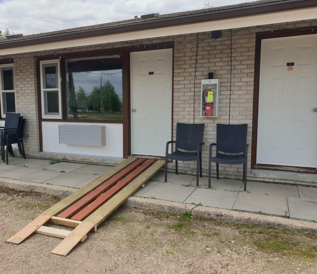 Pinawa Motel Eksteriør bilde